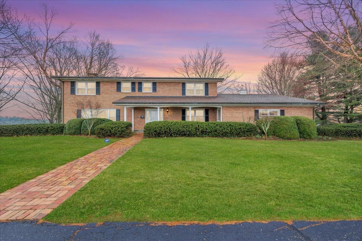 570 Summitridge Rd SW, Christiansburg, VA, photo 1 of 36