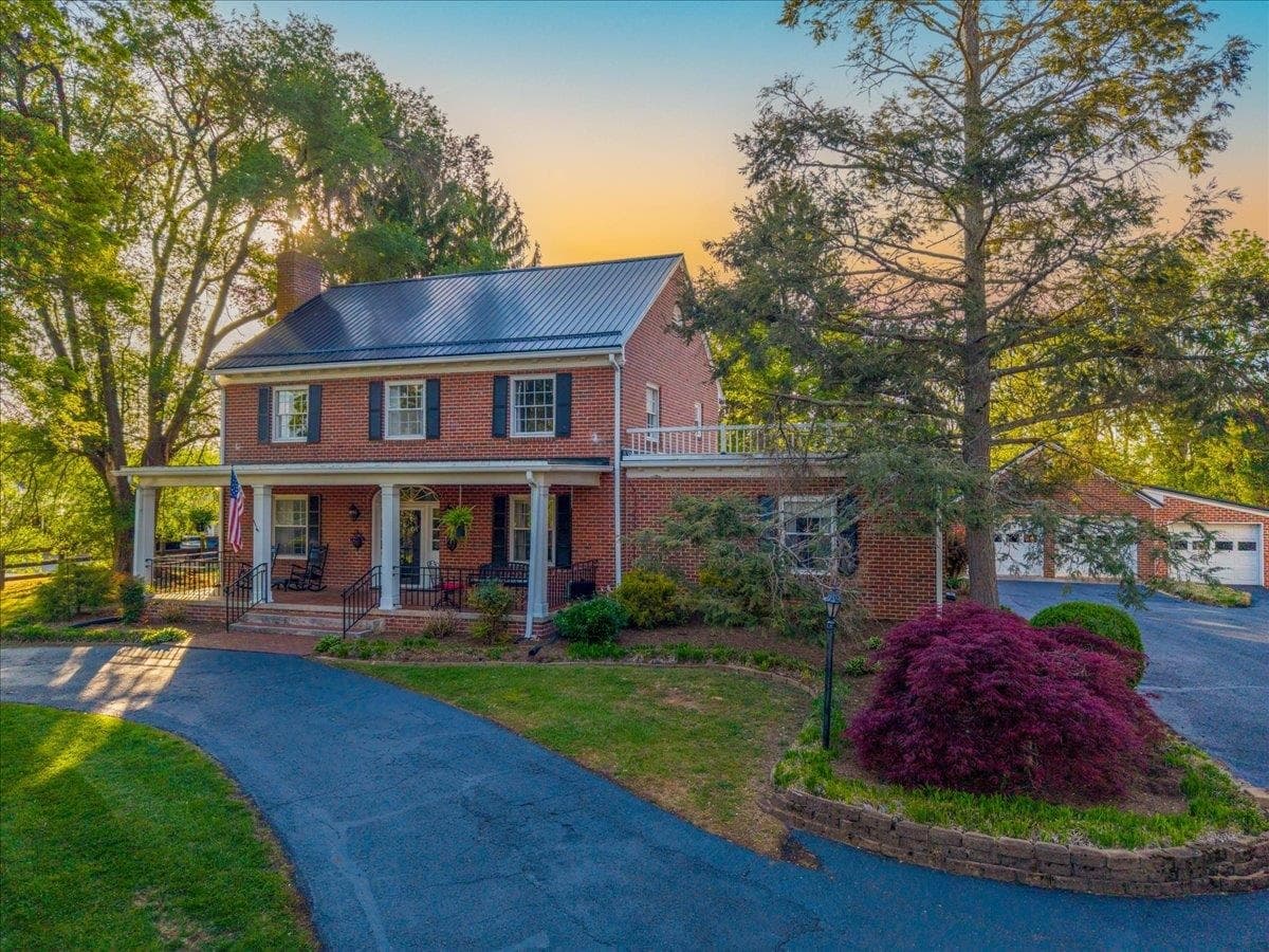101 College Street, Christiansburg, VA, photo 1 of 40