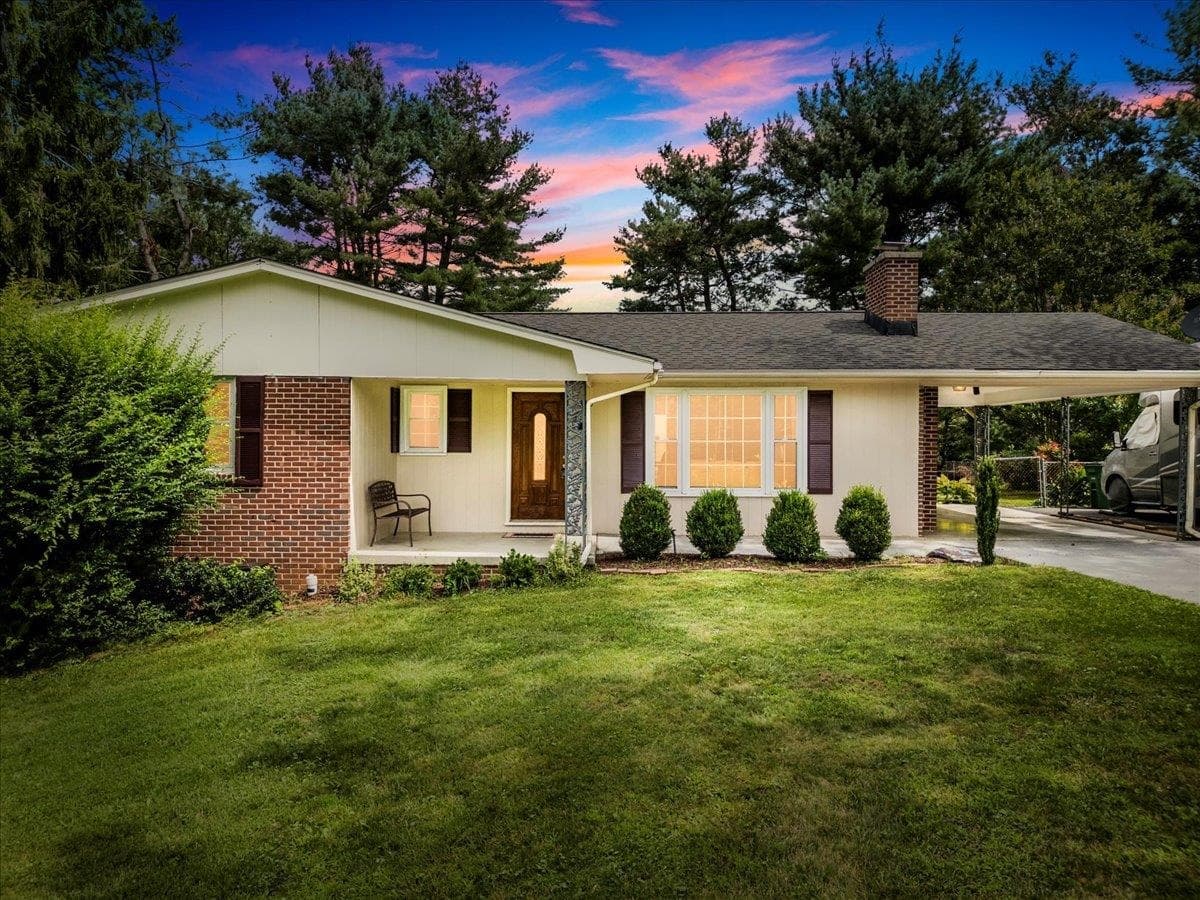 340 Walters Drive, Christiansburg, VA, photo 1 of 40