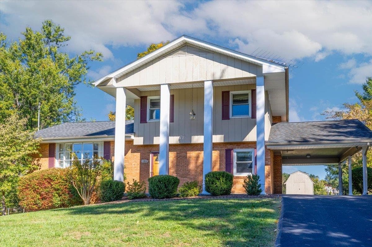 380 Walters Drive NW, Christiansburg, VA, photo 1 of 23