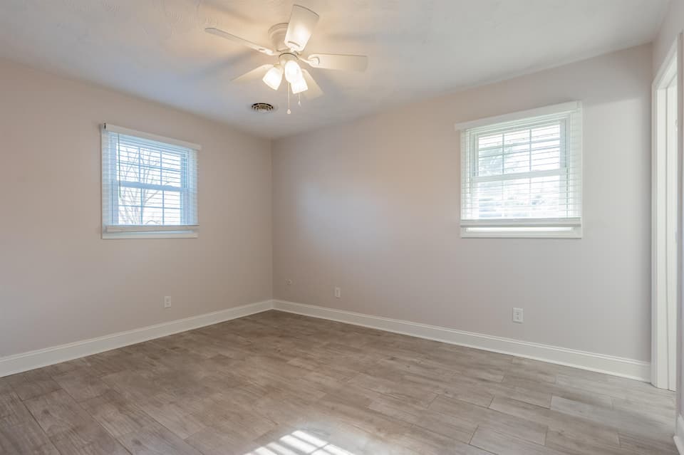 230 Montgomery Street NE, photo 32 of 40