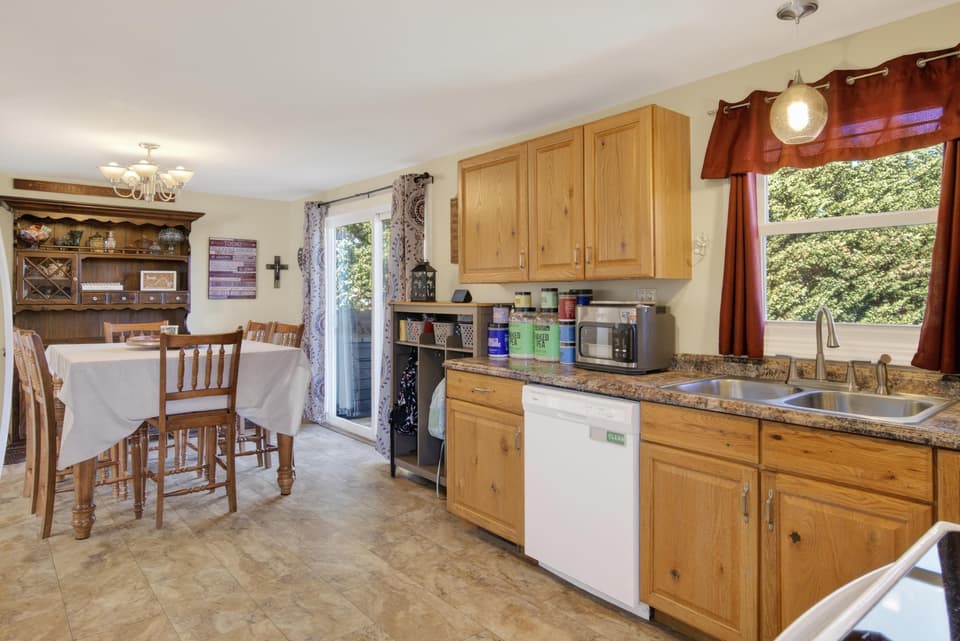 670 Lawn Drive, photo 15 of 40