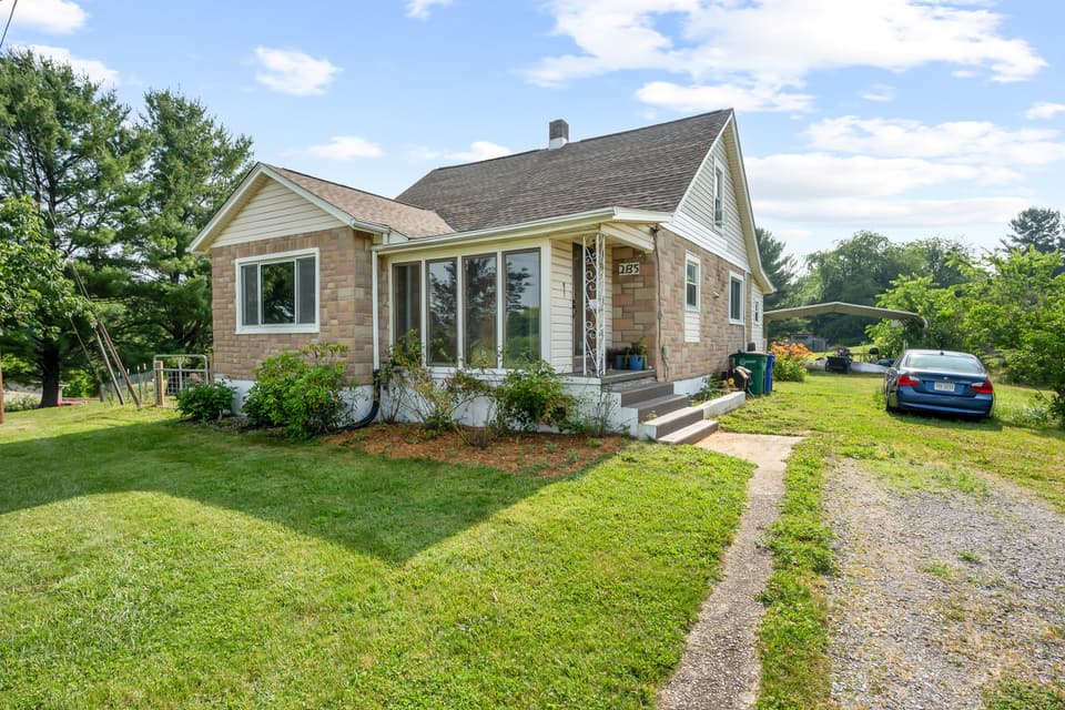 285 Dunlap Drive NE, photo 4 of 34