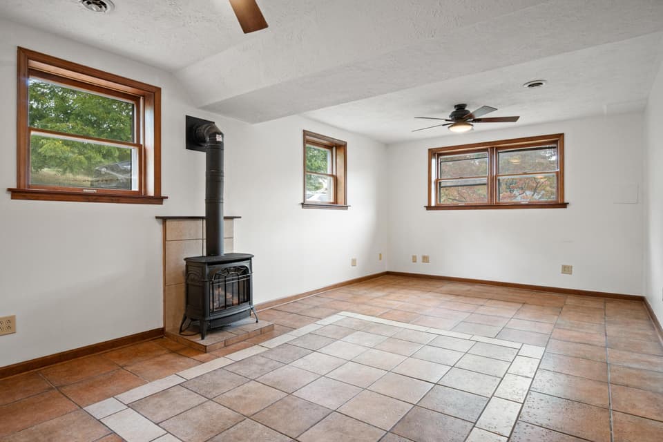 405 Overland Drive, photo 23 of 40