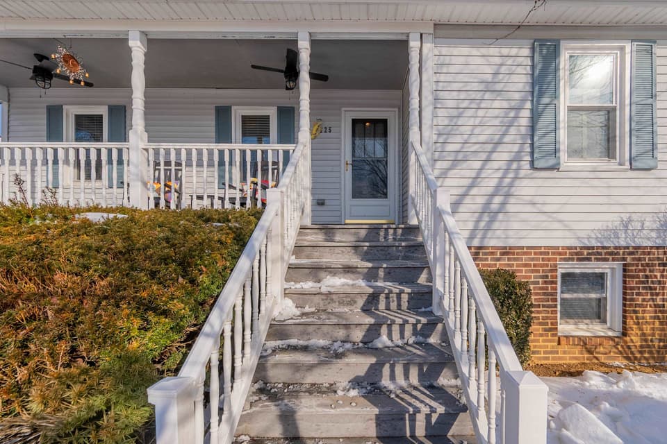 225 Pelham Lane, photo 4 of 40