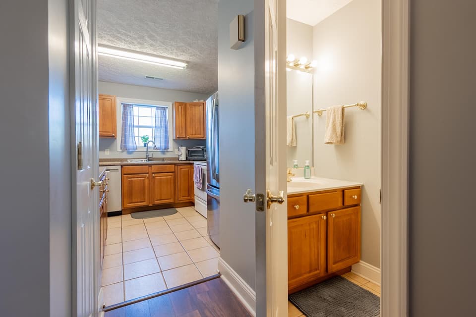 325 Oaktree Boulevard, photo 14 of 35