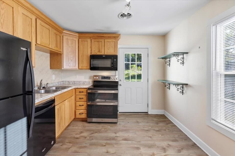 930 Forest Street, photo 23 of 36