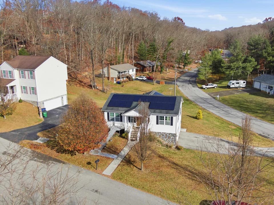 370 Robin Hood Drive, photo 11 of 40