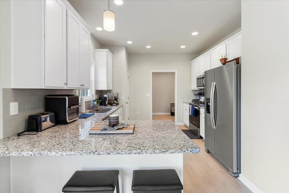 990 Holland Loop NW, photo 14 of 40