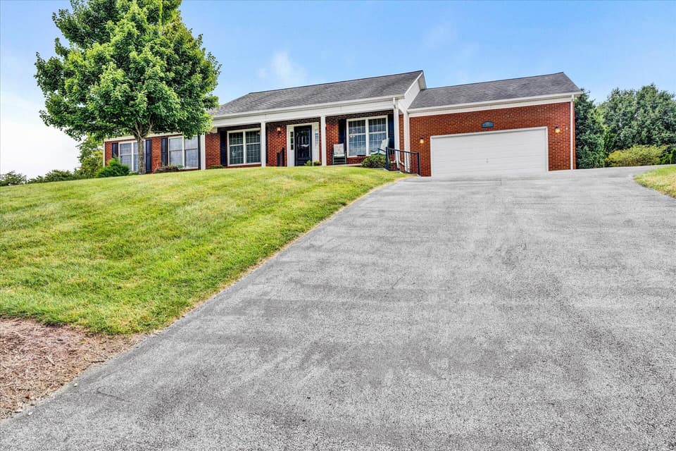 135 Wenn Dr NW, photo 4 of 37