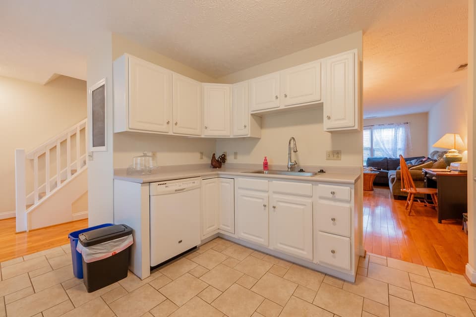 405 Silver Leaf Drive, photo 13 of 36
