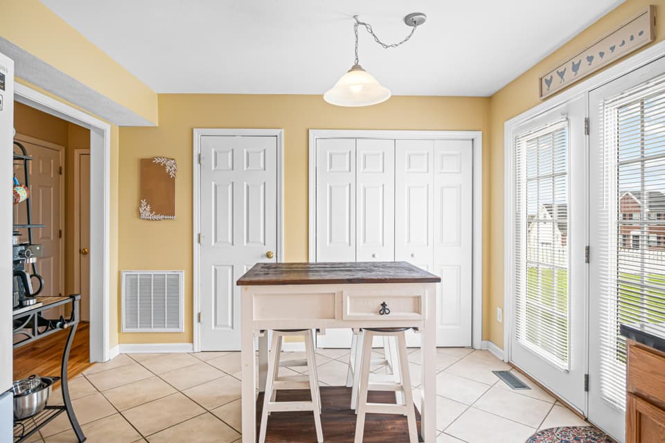 240 Windsor Drive, photo 11 of 40