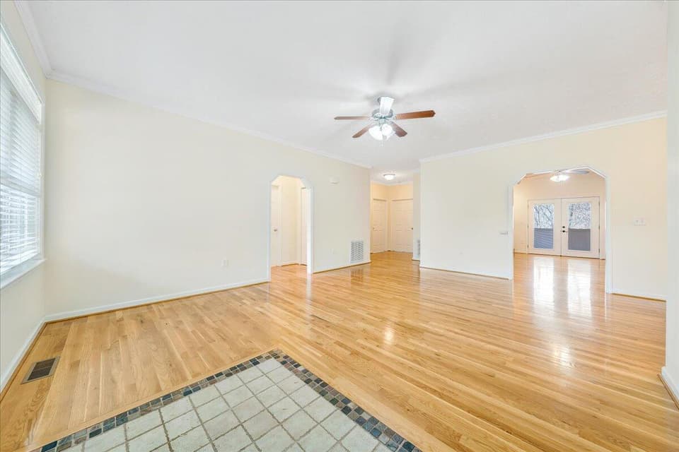 481 Houchins Rd, photo 5 of 35