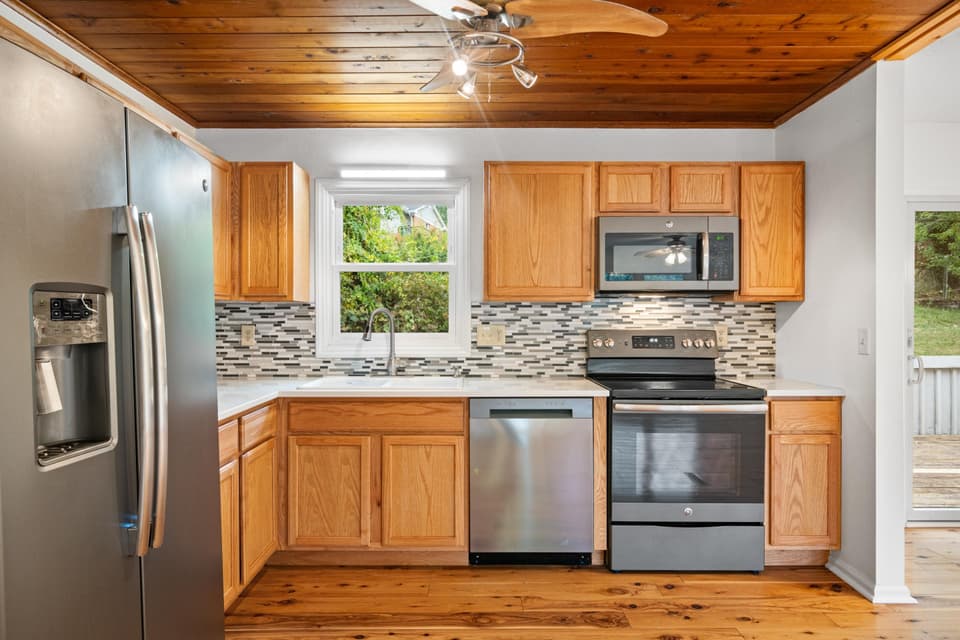405 Overland Drive, photo 12 of 40