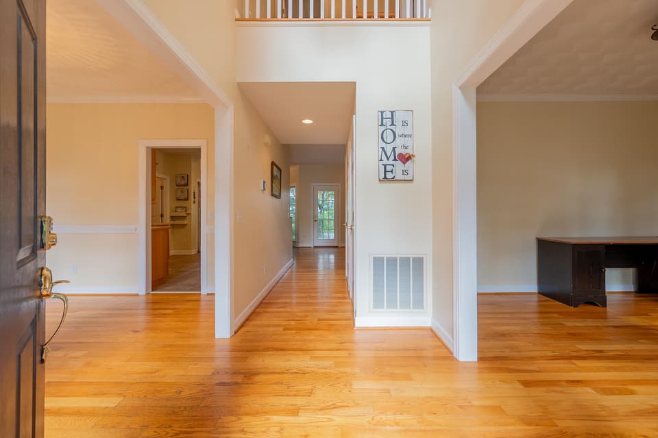 2075 Lubna Drive, photo 7 of 40