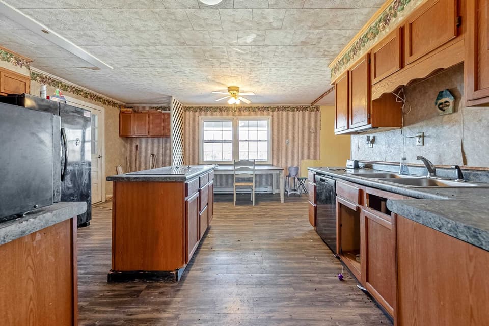 575 Stafford Drive, photo 20 of 40