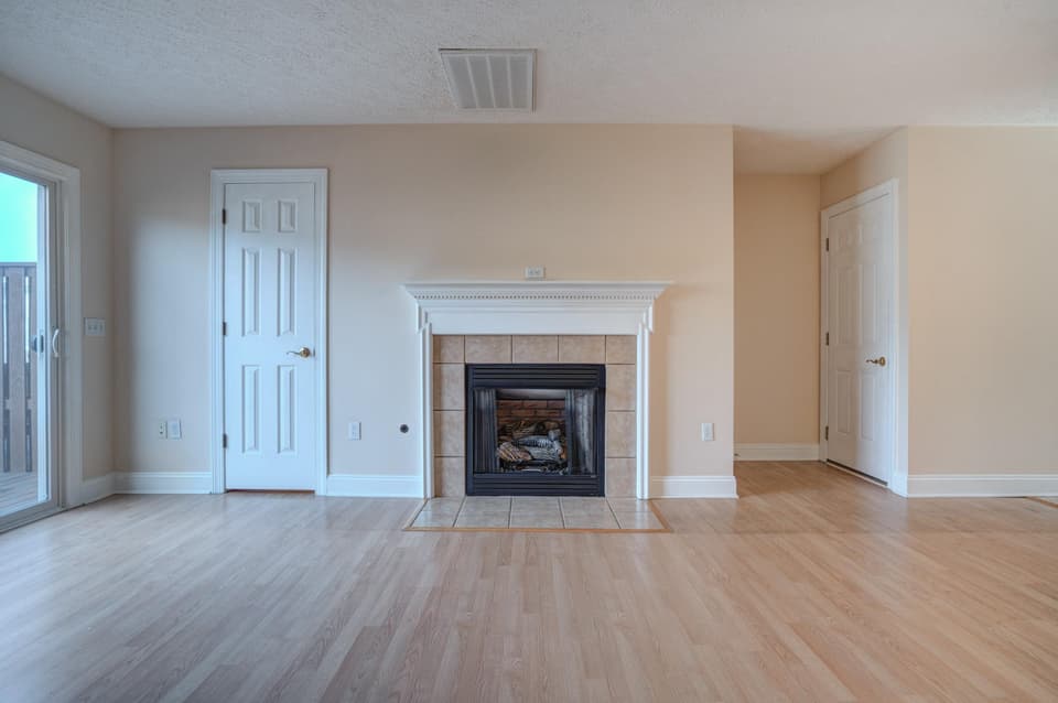 825 Oaktree Boulevard, photo 14 of 32