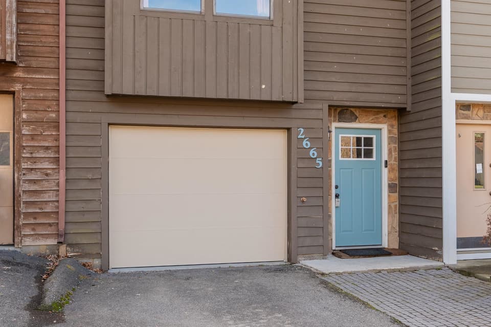 2665 Glade Drive SE, photo 2 of 40
