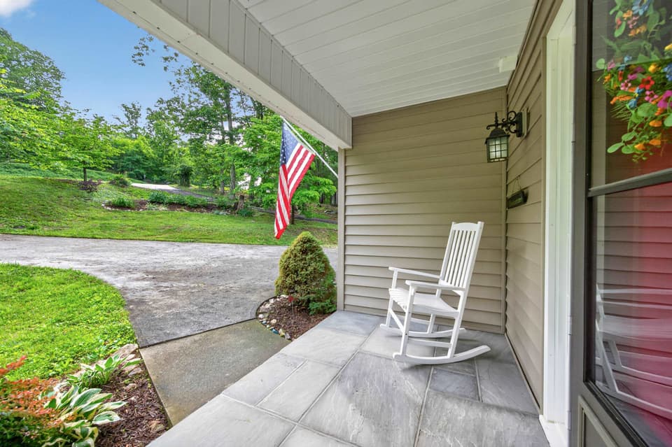 435 Tomahawk Drive, photo 30 of 40