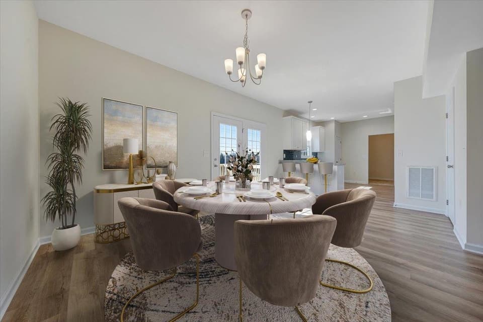 960 Holland Loop, photo 8 of 16