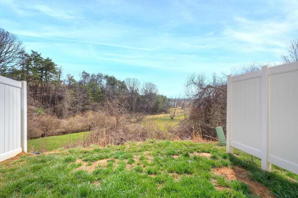 410 Twisted Oak Drive NW, photo 6 of 25