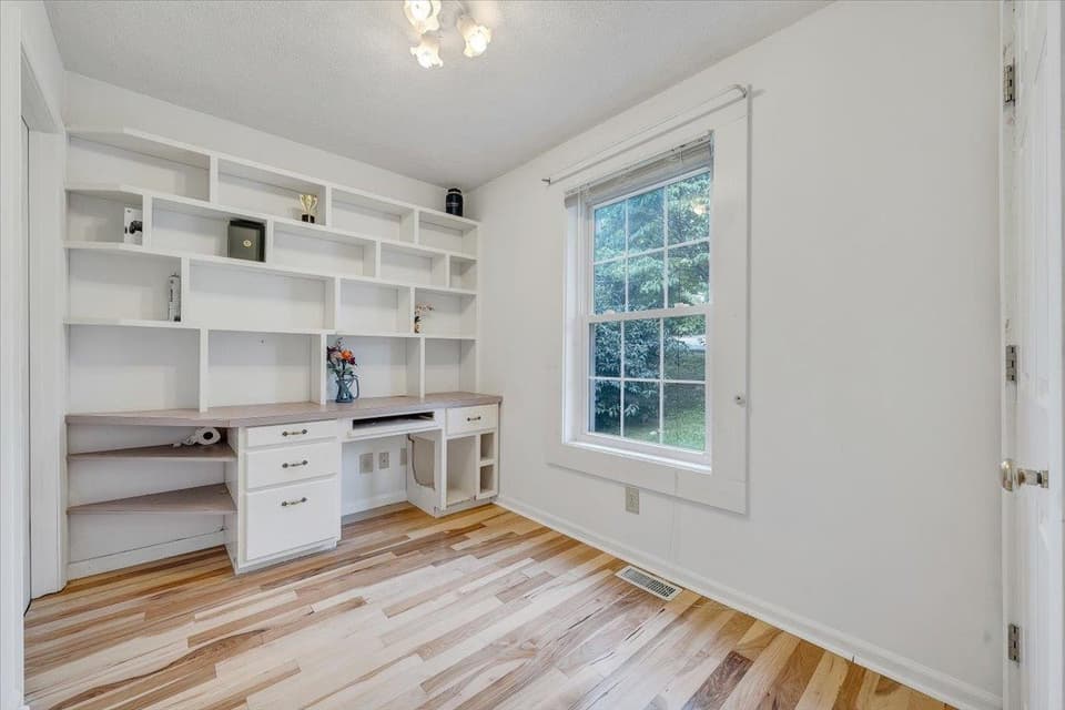 340 Montgomery Street, photo 9 of 32