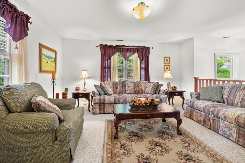 125 Edgewood Drive, photo 8 of 35