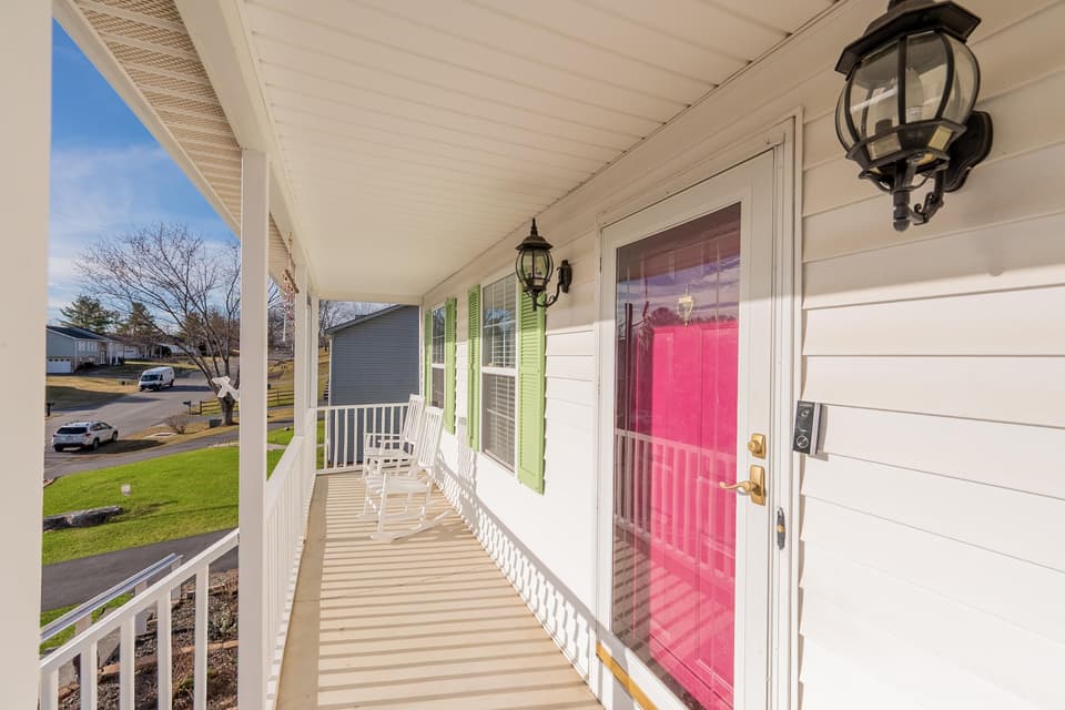 985 George Edward Via, photo 6 of 40