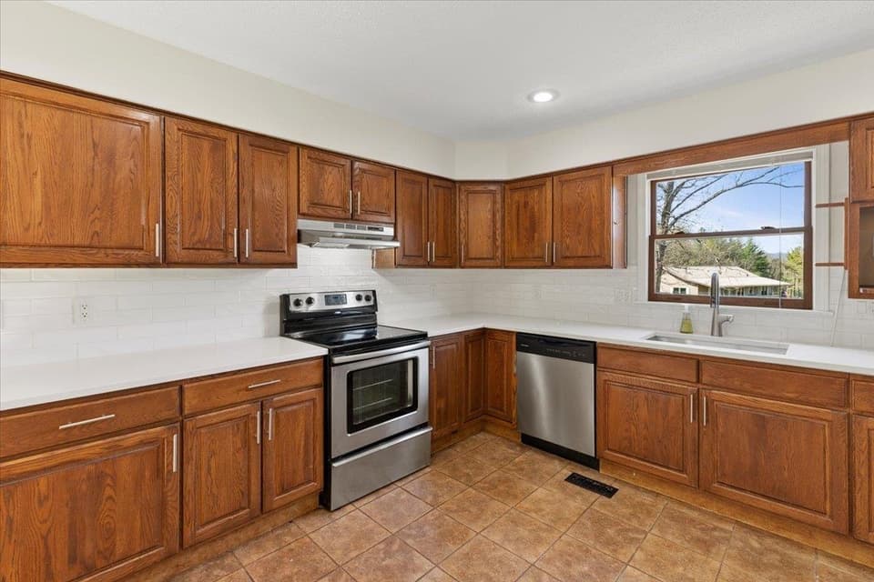 4660 Blue Heron Drive, photo 10 of 40