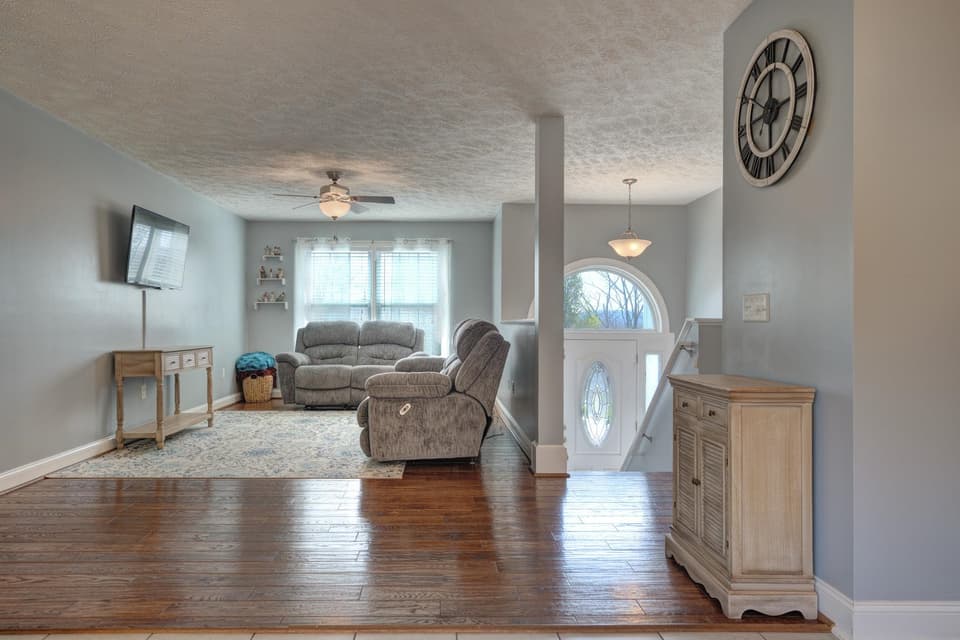 145 Robin Hood Drive, photo 4 of 37