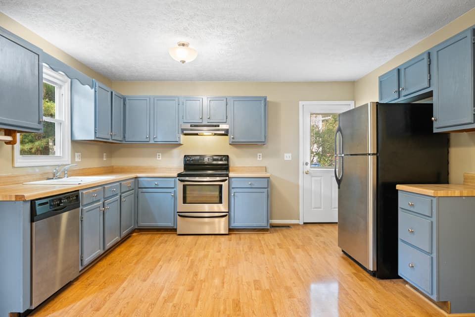 1305 Chestnut Drive, photo 11 of 40