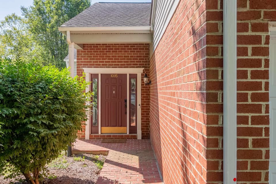 1095 Red Leaf Court, photo 2 of 40