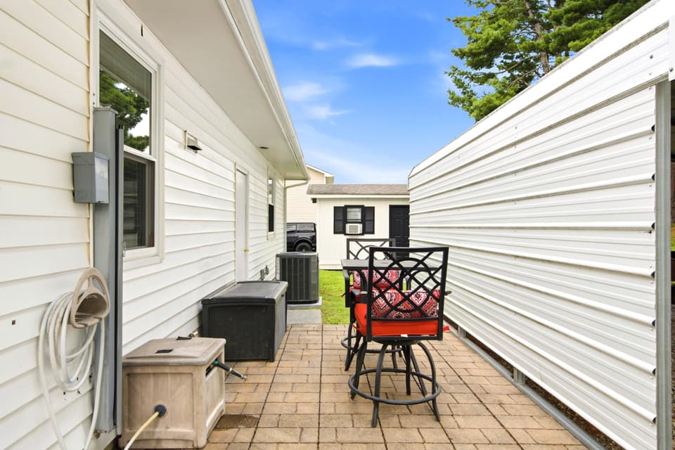 1790 Rainbow Street NE, photo 38 of 40