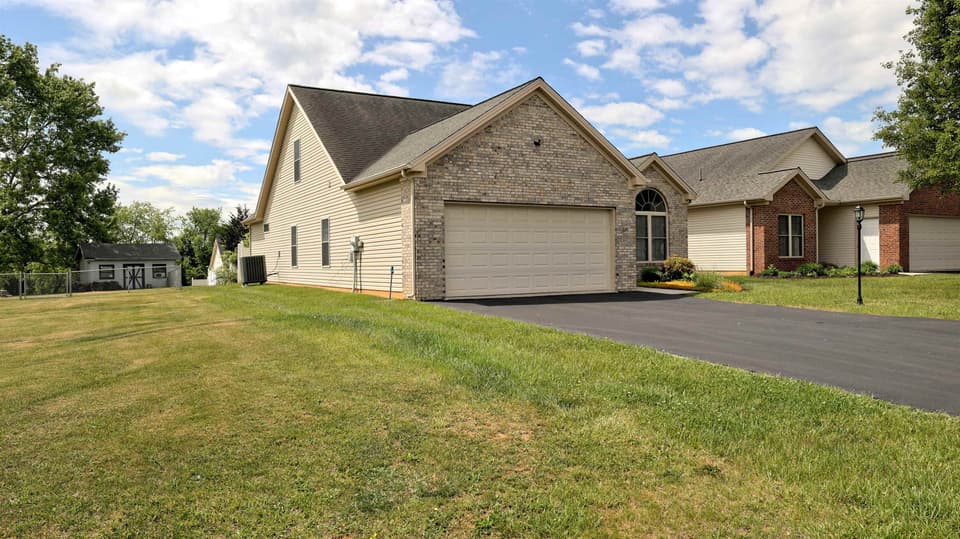 225 Windsong Lane, photo 3 of 40