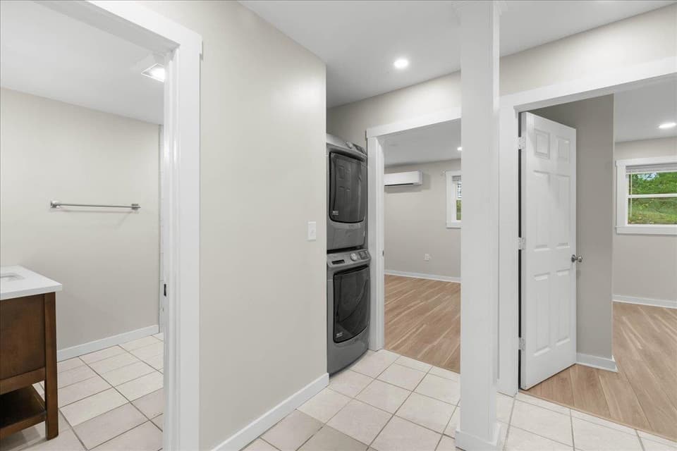 1370 Roanoke Street, photo 32 of 40