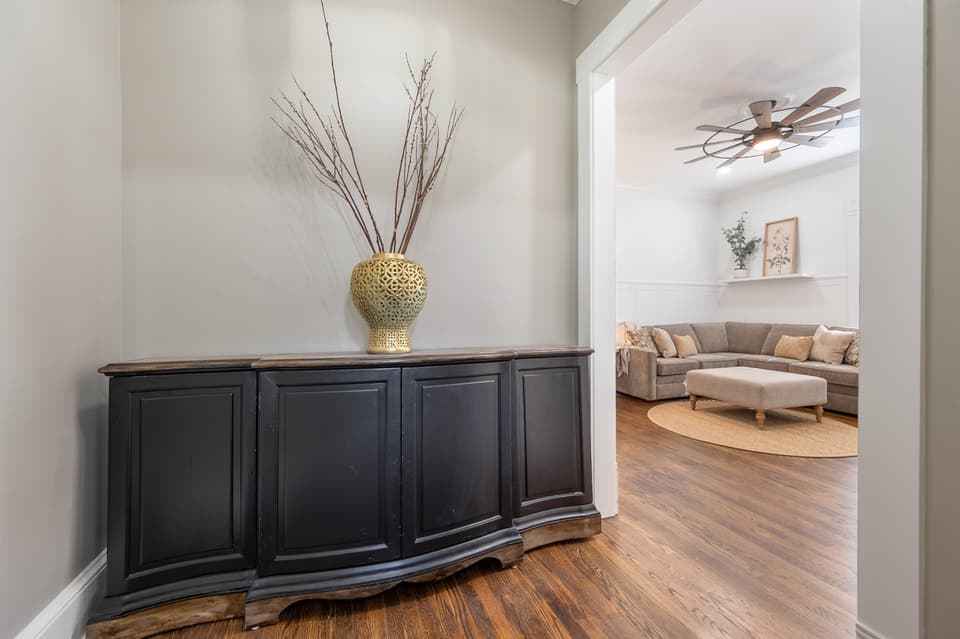 200 S Franklin Street, photo 15 of 40