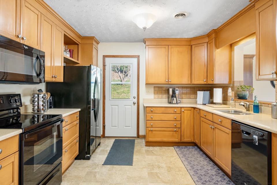 505 Willow Drive, photo 12 of 40
