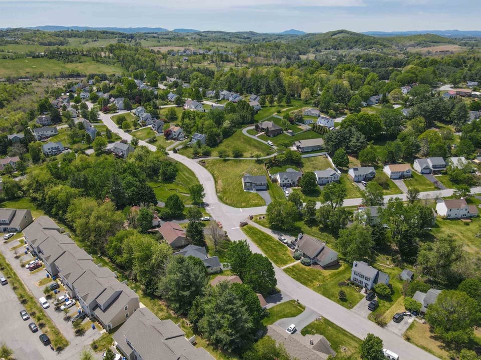 1525 Sleepy Hollow Road, photo 6 of 40