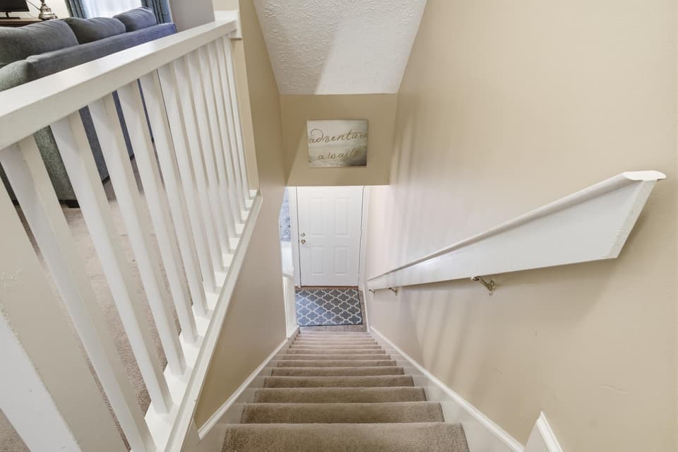 585 Silver Leaf Drive, photo 9 of 39