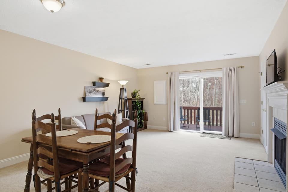 565 Oaktree Boulevard, photo 13 of 31
