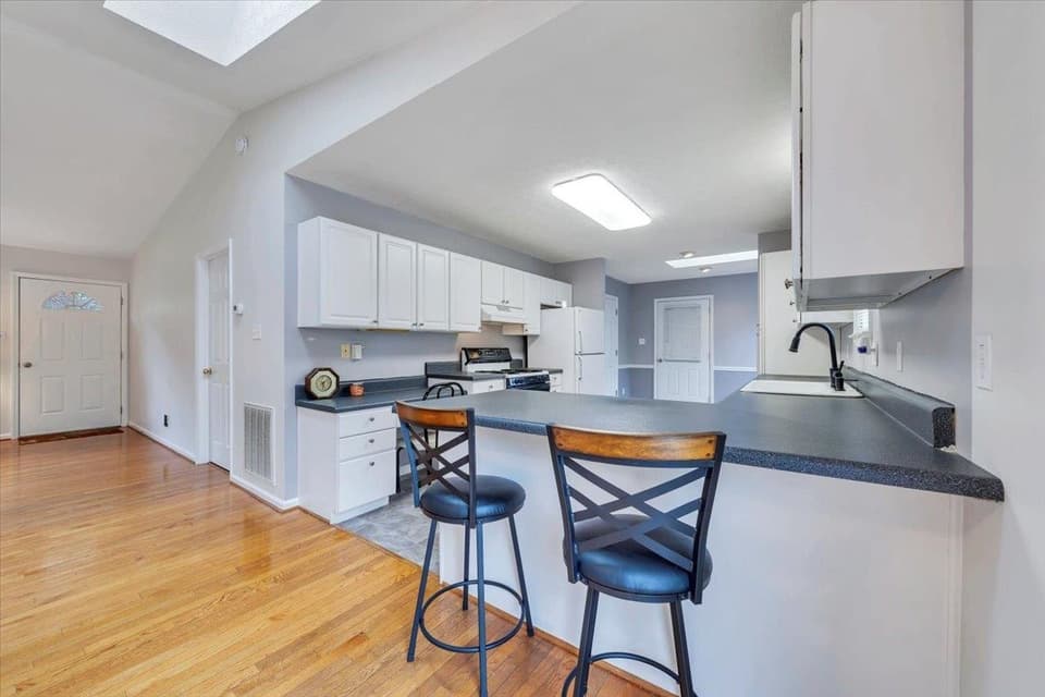 430 Virginian Drive, photo 9 of 36