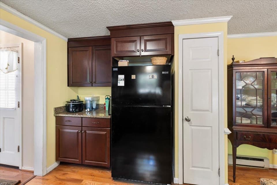 1290 Sherwood Drive, photo 12 of 40