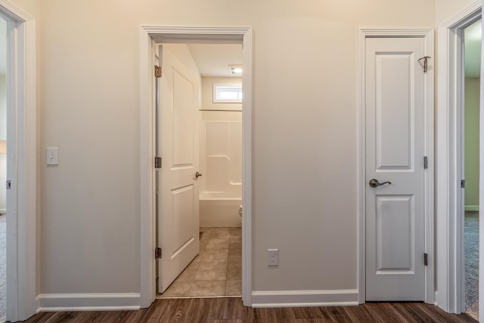 740 Jefferson Circle, photo 9 of 40