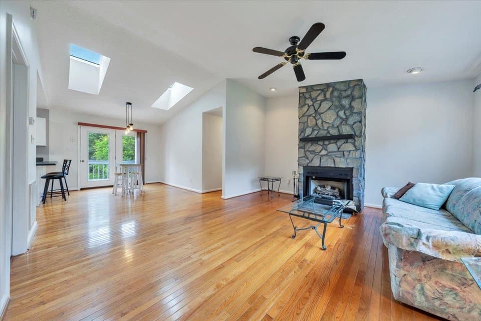 430 Virginian Drive, photo 2 of 36