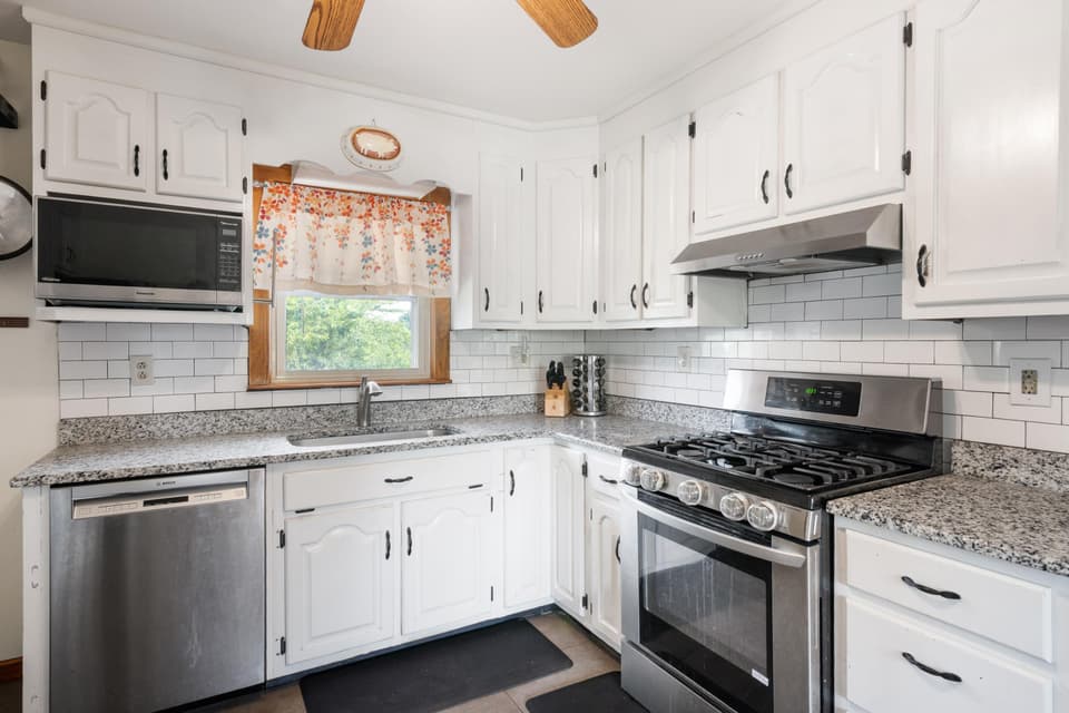 105 Wades Lane, photo 8 of 40