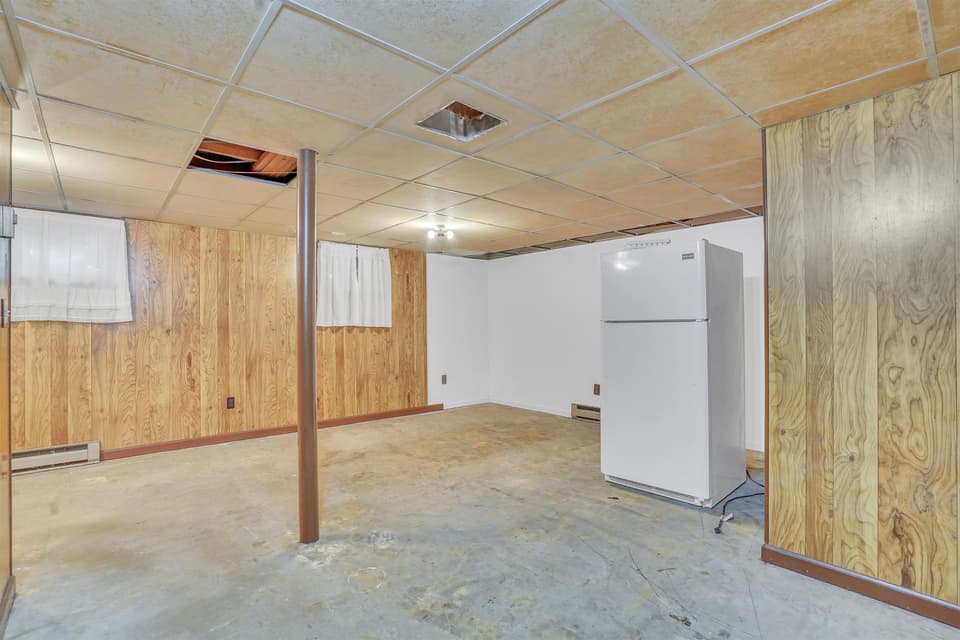 650 Betty Drive, photo 35 of 40