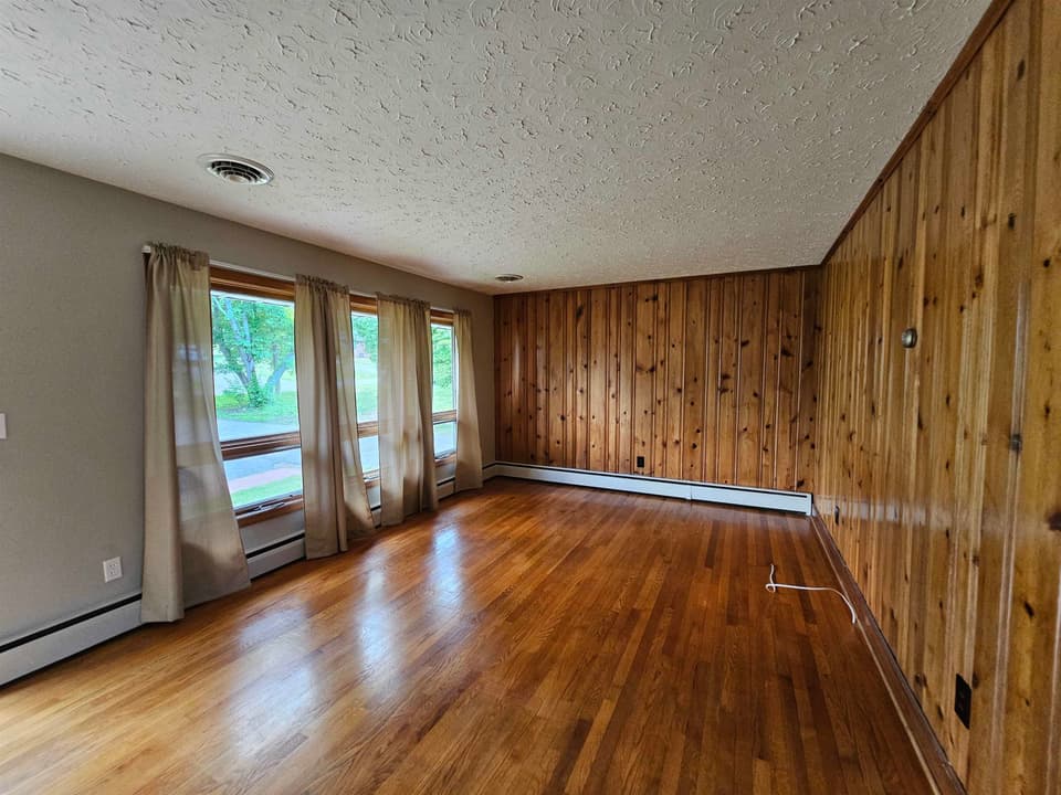 950 McHenry Avenue NE, photo 2 of 15