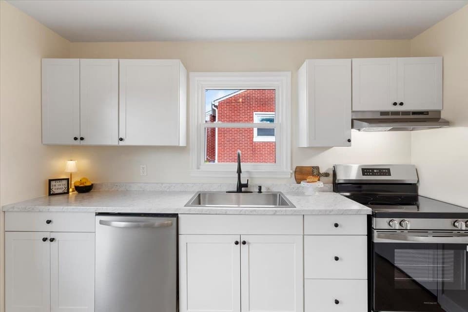 103 Longview Drive SW, photo 12 of 40