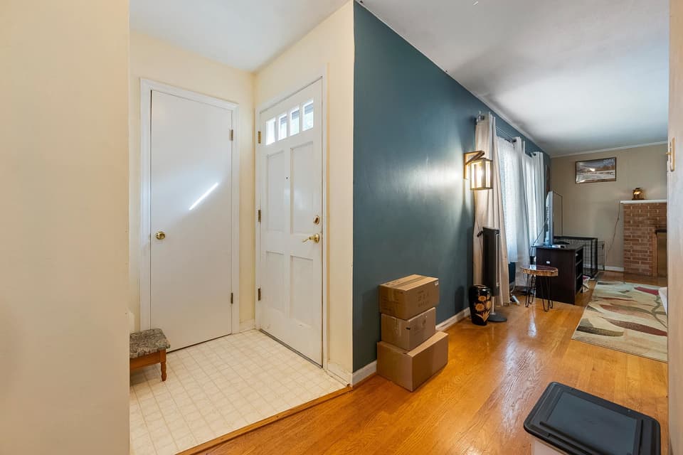 195 Ash Drive, photo 11 of 40