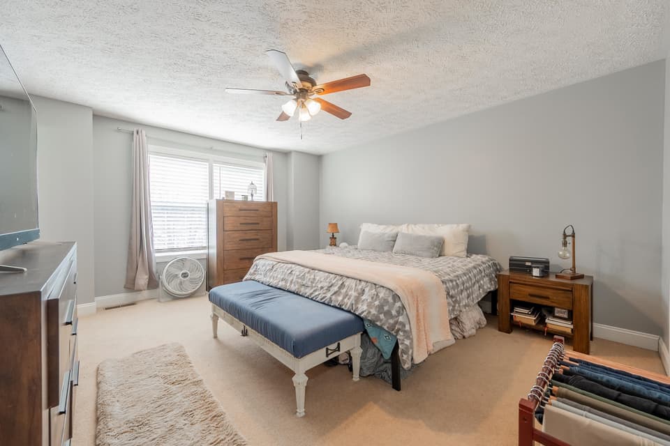 325 Oaktree Boulevard, photo 19 of 35